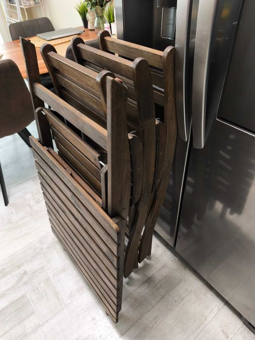 Комплект градински мебели от дърво, маса и три столаа