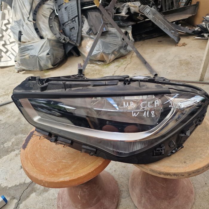 Mercedes Benz CLA W118  2021 ляв фар 2бр
