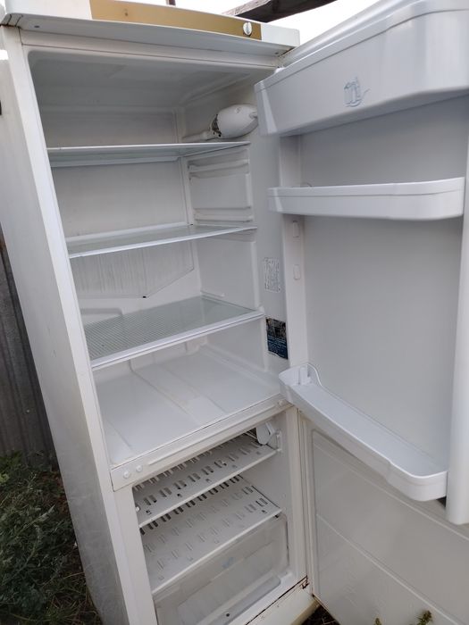 Продам холодильник индезит