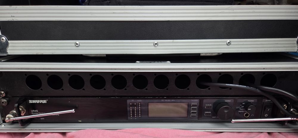 Безжичен Микрофон SHURE UR4S ( R9 - 790- 865 MHz )