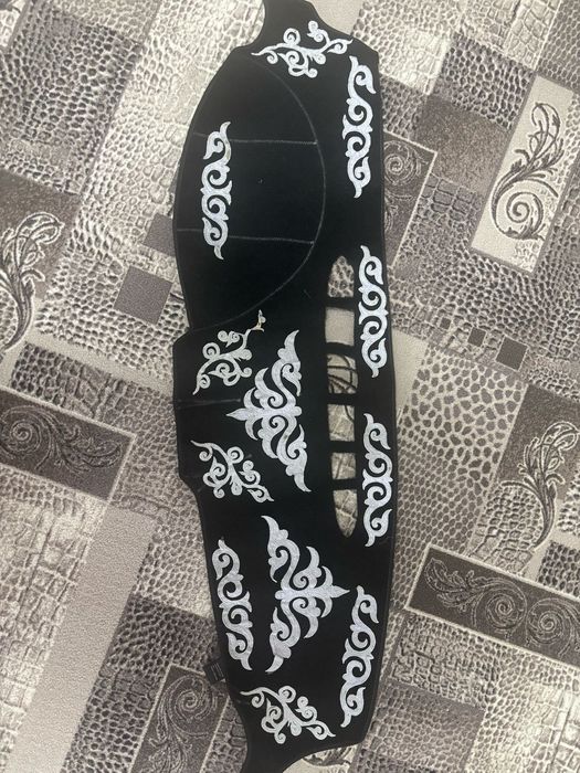 Продам накидку на панель Рено сандеро