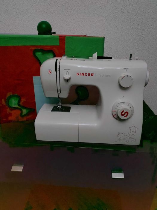 Vând mașină de cusut Singer