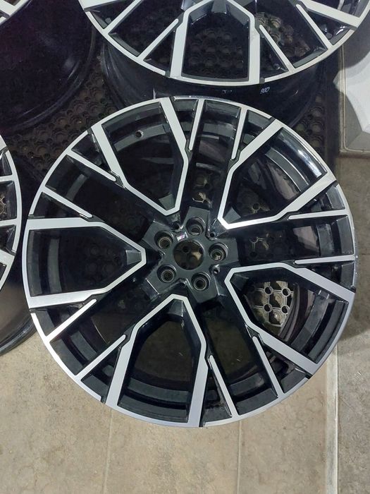 jante bmw x5 f95 g05 x6 f96 g06 m 818 faţa 21
10,5j / spate 22 11,5j