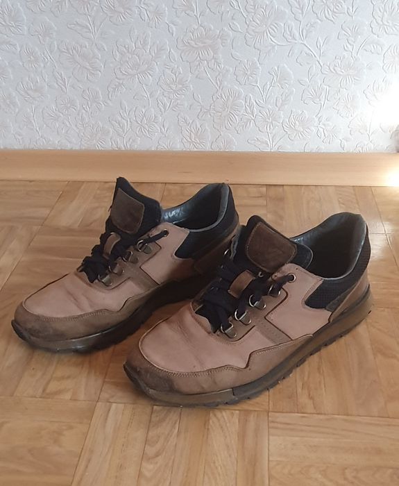 Продам кросовки из натуральной кожи