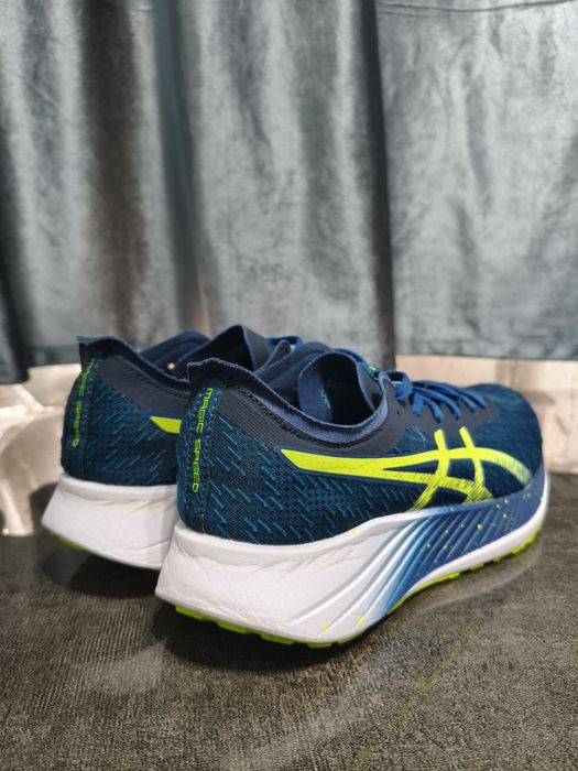 Оригинальные кроссовки Asics Magic Speed
