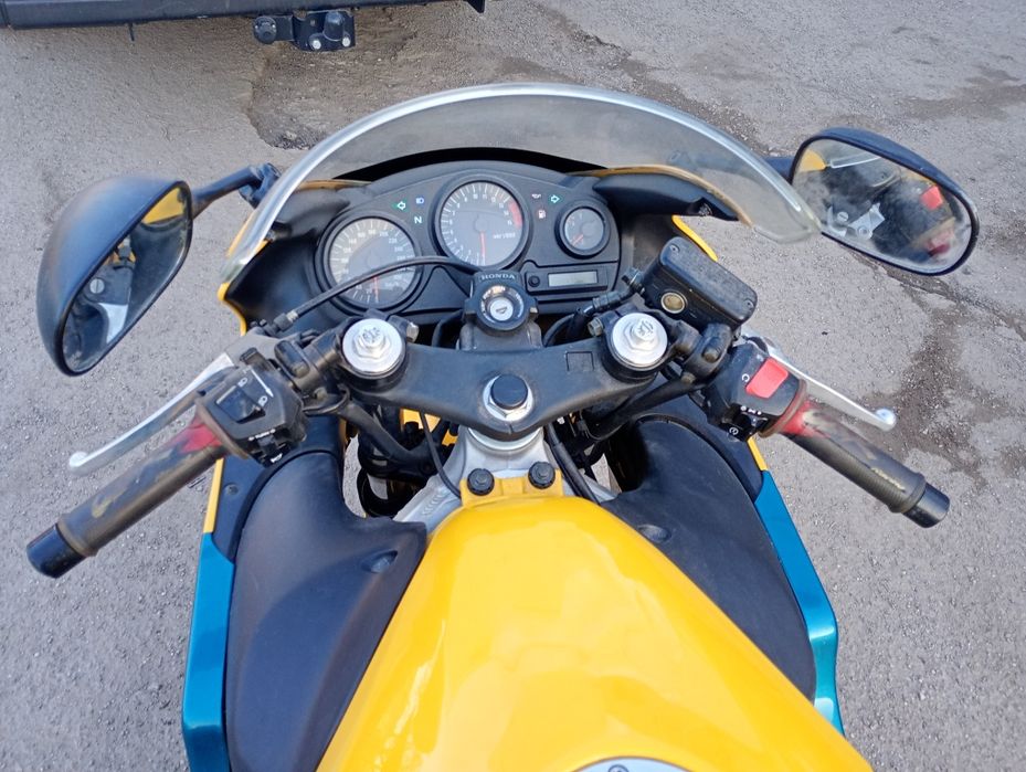 Dezmembrez motocicleta honda cbr 600f fabricatie 2000 piese honda cbr