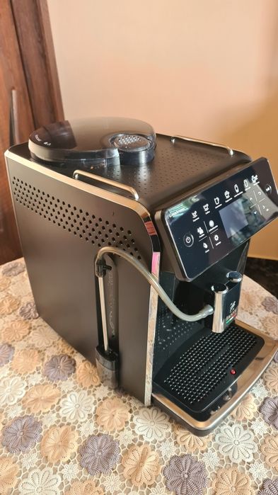 Продавам кафе автомат в добро състояние.