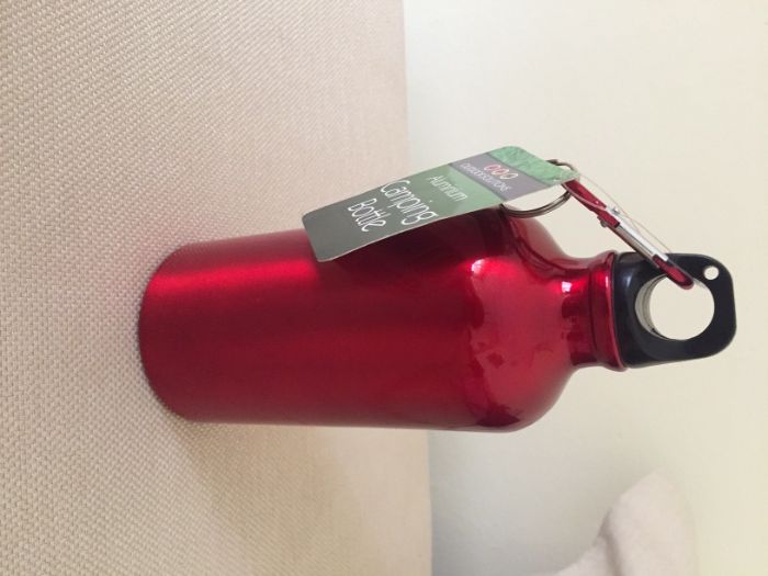 Продавам олекотено шише -метално чисто ново