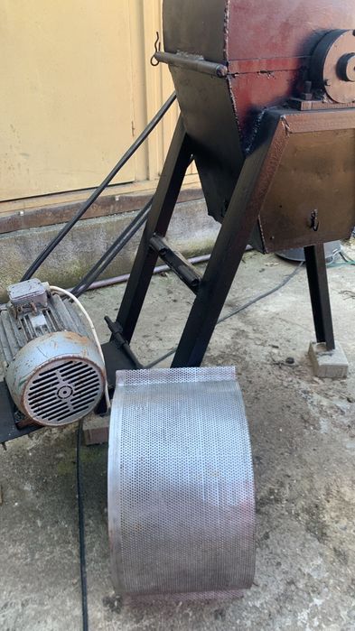 Vand moara cu ciocanele