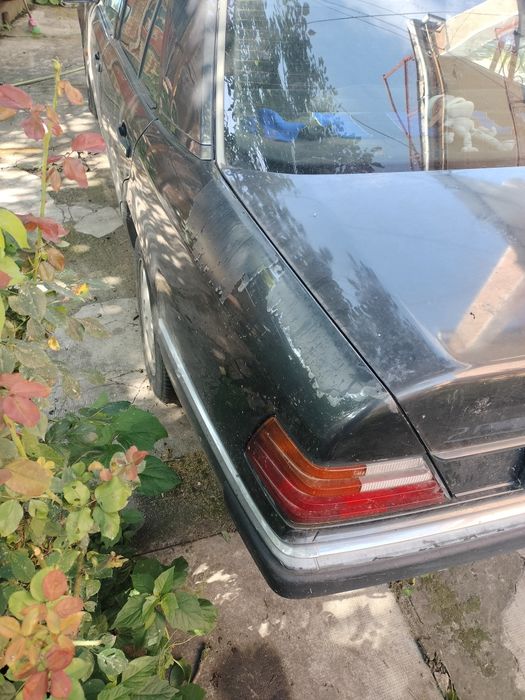 Mercedes W124 E200