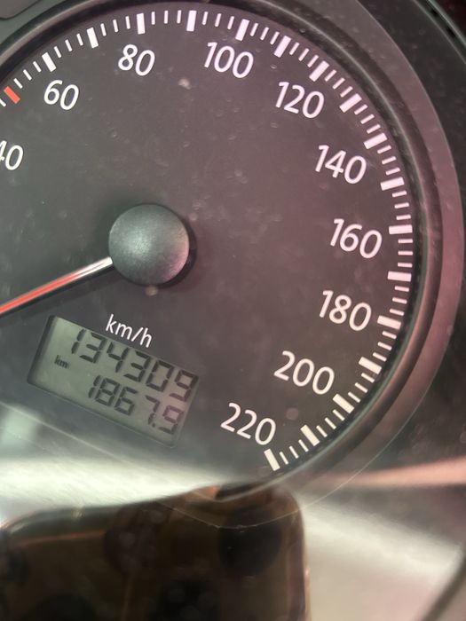 Volkswagen Polo-сив металик