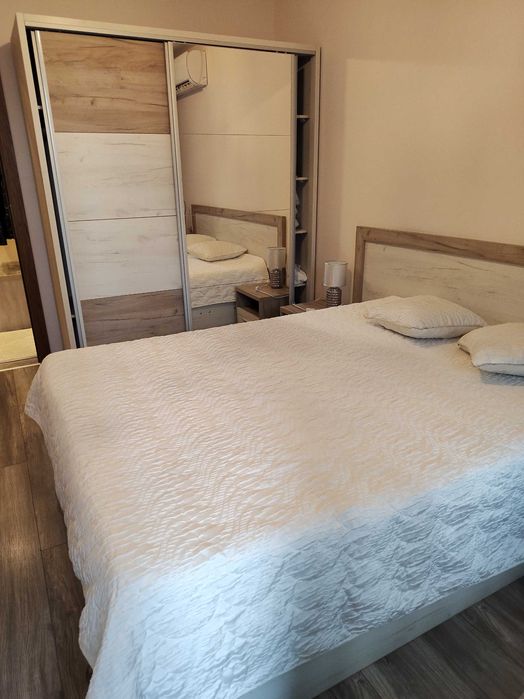 Нощувки .Луксико  е двустаен апартамент с гараж .До Гранд мол .