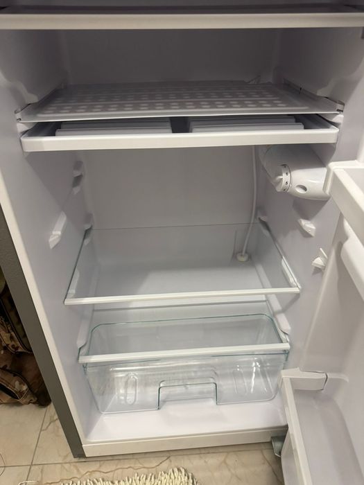 Холодильник,среднего размера,серый