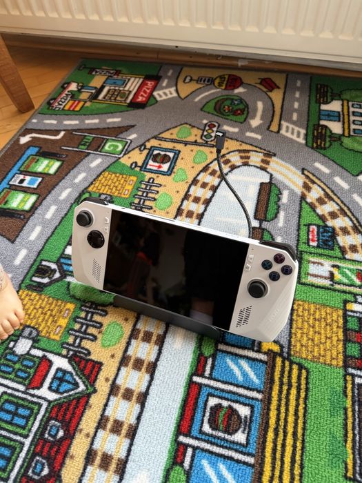 ASUS ROG Ally Z1 Extreme – 512GB + husă iLoco + docking station iVanky