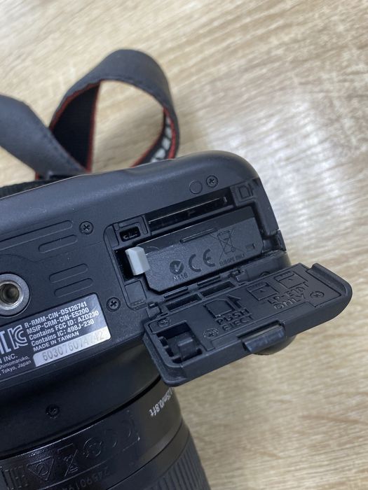 Фотоаппарат Canon EOS 2000d (ТМ79)