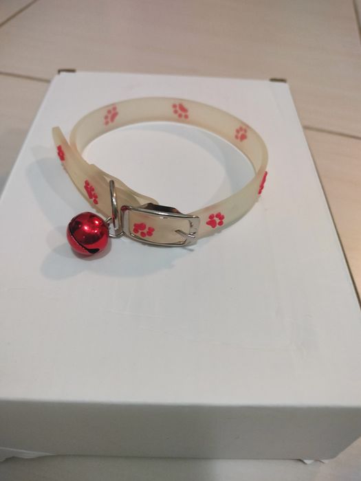 Zgardă fluorescentă pentru pisici