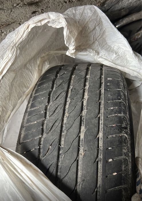 Шины в отличном состоянии 215/55/17