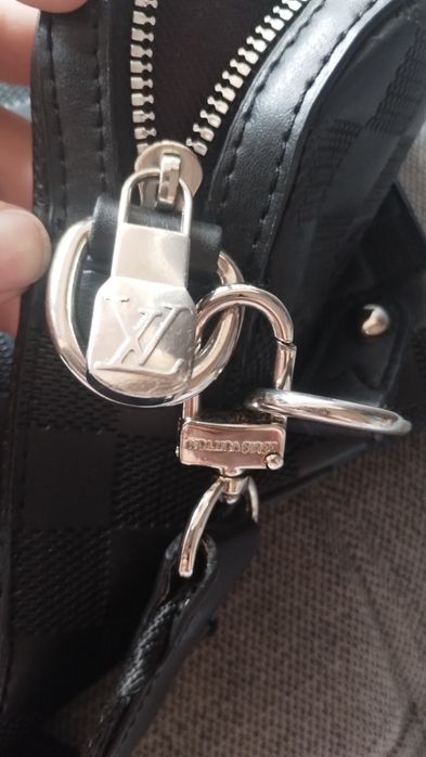 Geantă Luis Vuitton paris originală piele