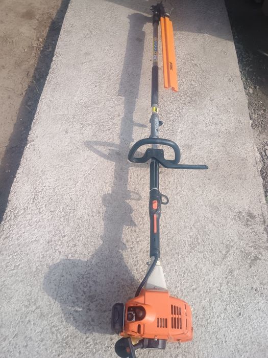 Vând Trimer gard viu Stihl KM 85 R