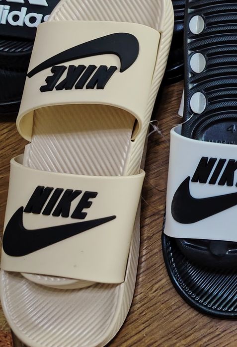 Vând șlapi unisex ultimele perechi