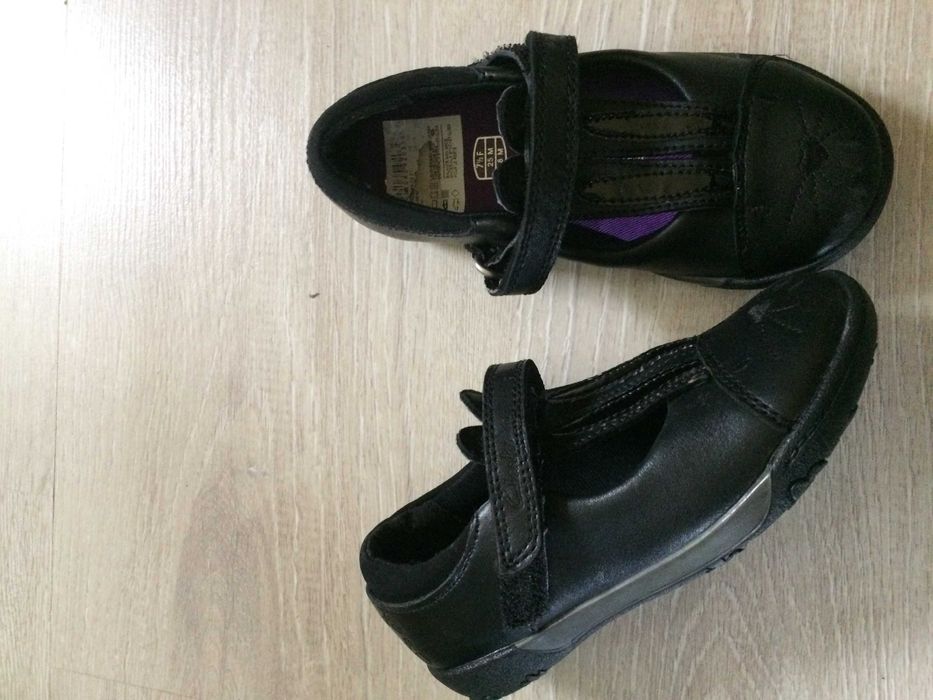 Сладурски черни мадамски обувки Clarks.