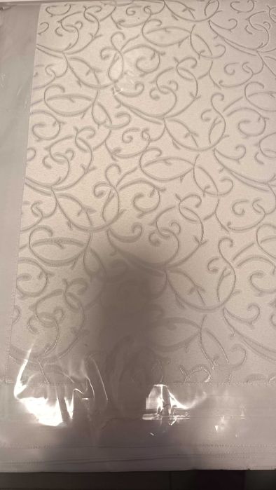 Скатерть на  стол книжку