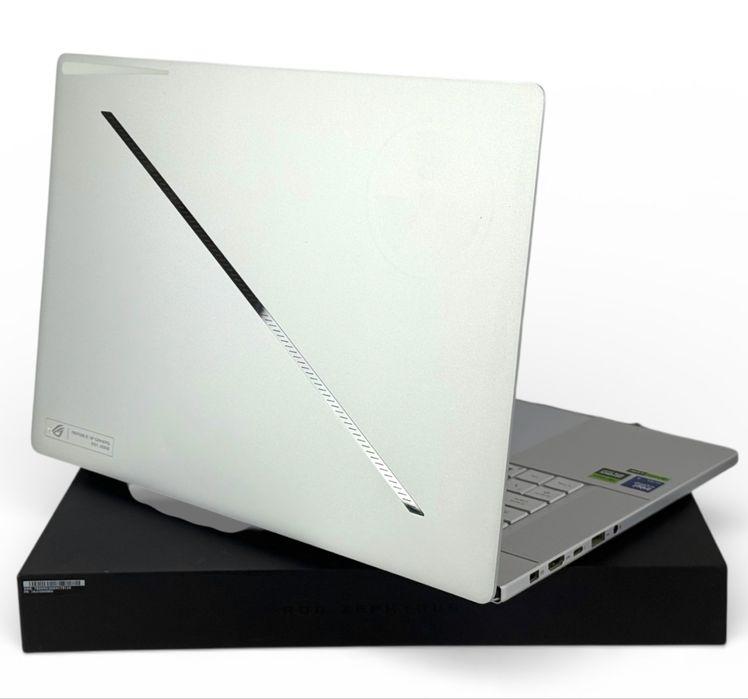 НОВ Лаптоп Asus ROG Zephyrus G16 OLED 240Hz Ultra 9 32RAM 1TB RTX 4070
