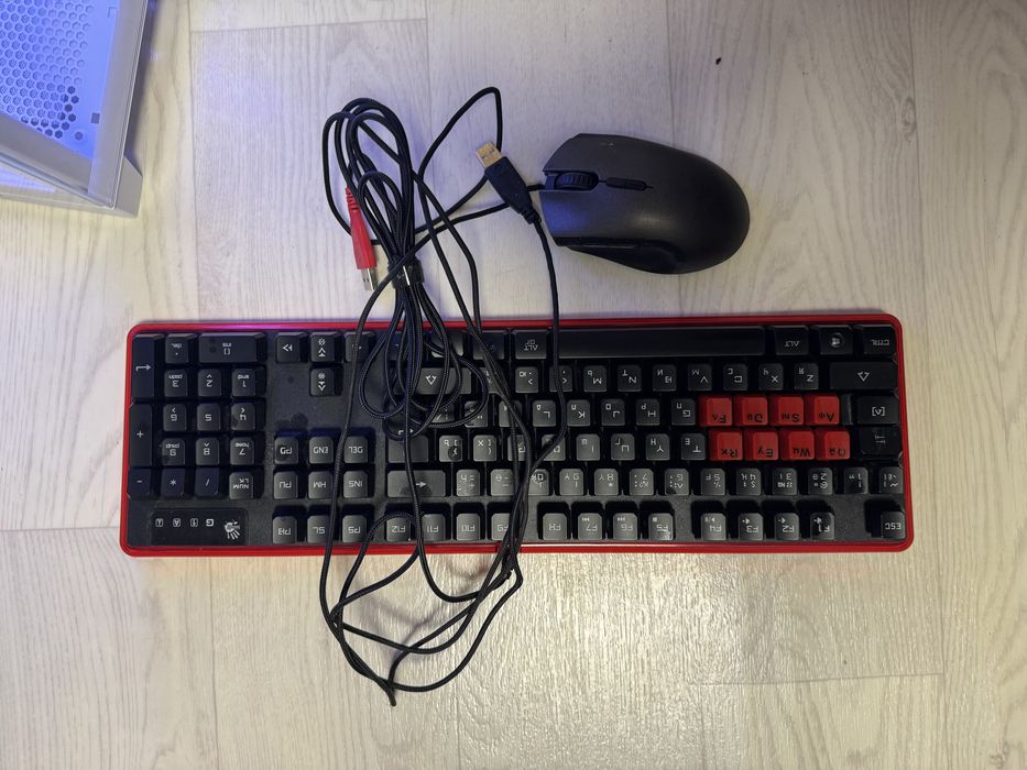 Игровая клавиатура + мышь в отличном состоянии