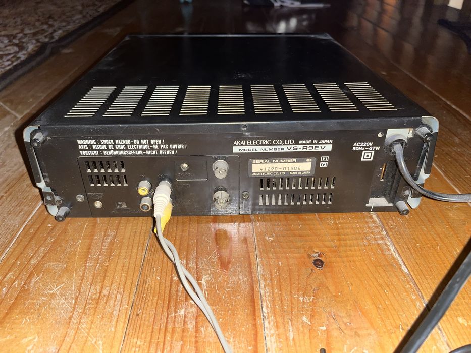 CD плеър и Видеоплеър YUKAI/AKAI