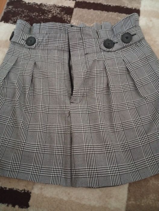 Pantaloni scurți Zara