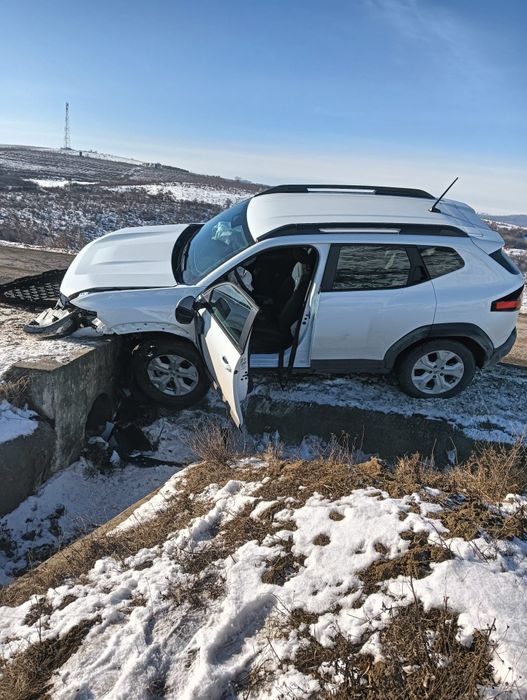 Dacia Duster 2025 avariata frontal