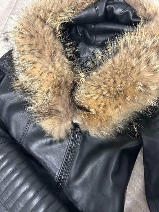 Продавам почти ново яке с лисица