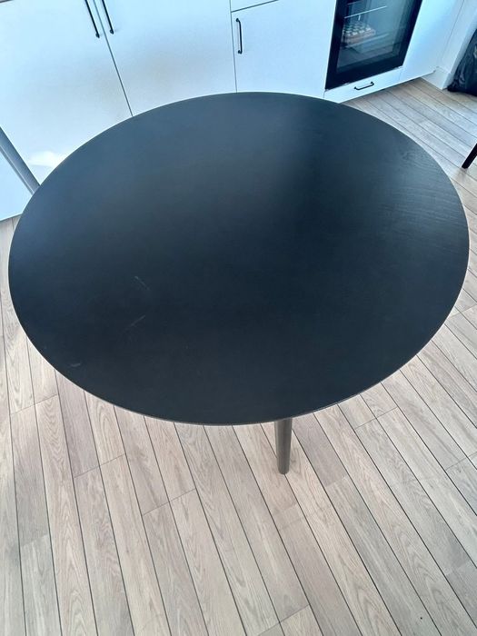 Masă rotundă neagra