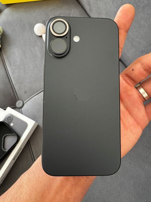 Продам айфон 16.