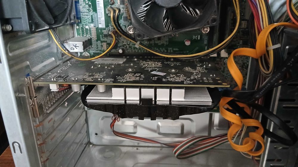 Продам видеокарту GT730 в хорошем состоянии на родной пломбе GDDR5 2gb