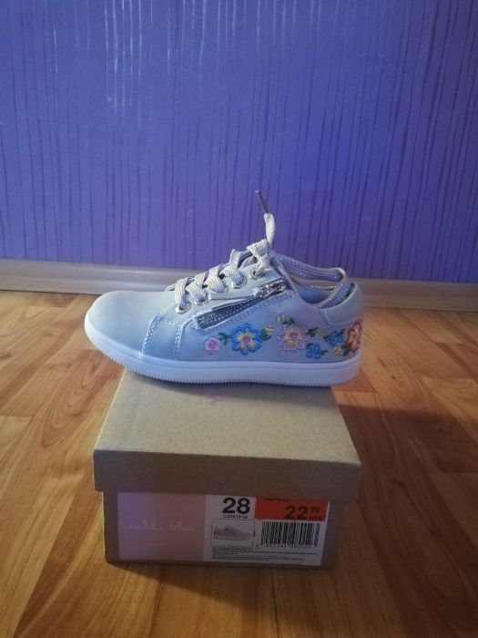 Обувки за момиче