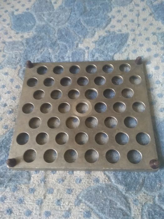 Форма для лепки пельменей.