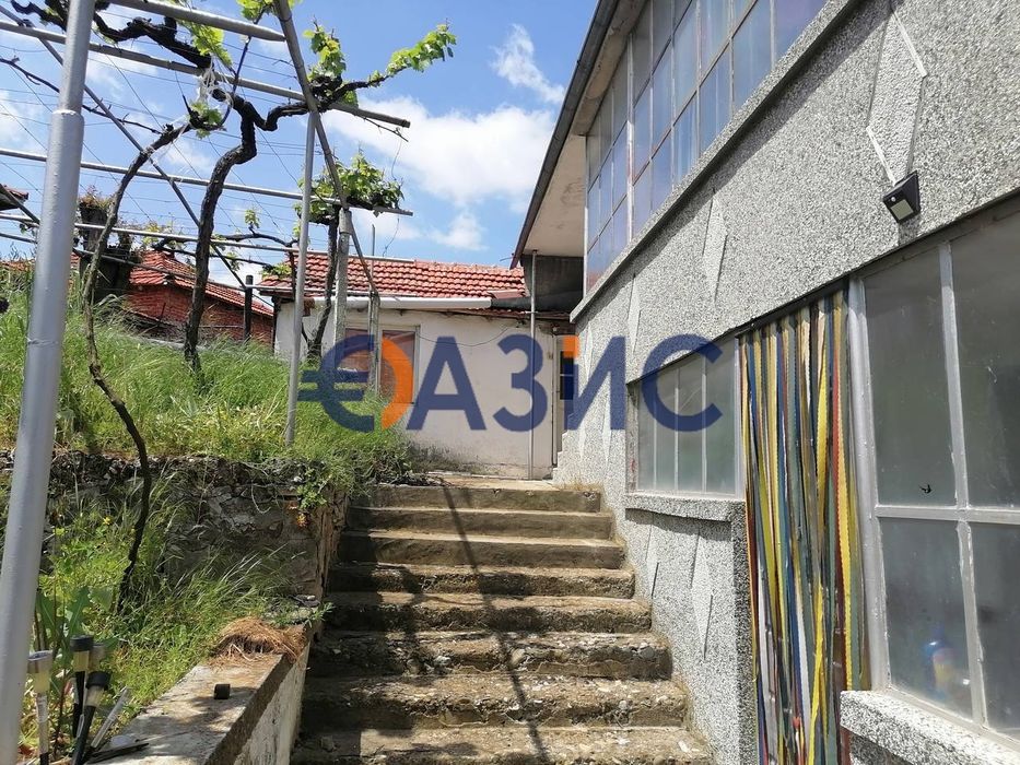 2-етажна къща 235 кв.м. + двор 1529 кв. м.+нива 2013 кв. м,с. Босилково,Общ. Сунгурларе,България#31209092