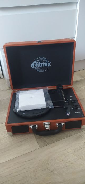 Проигрыватель виниловых пластинок Ritmix