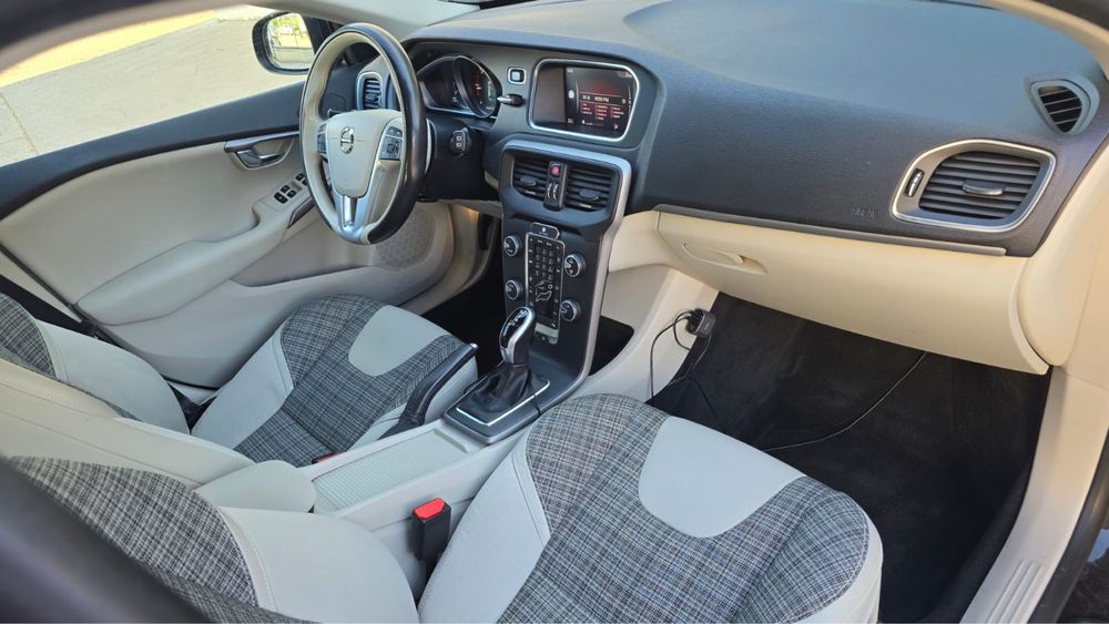 Vand volvo v40 automat