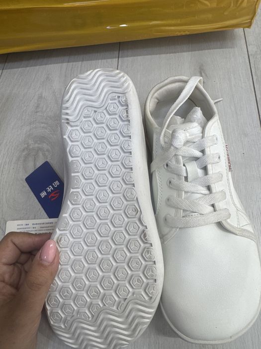 Продам кросовки 42 р