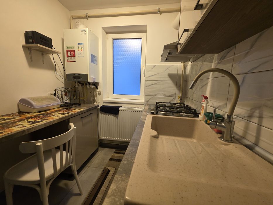 Proprietar vand 2 camere str Suceava etaj 1 vedere stradala