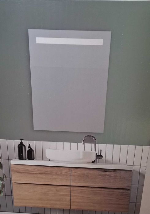 Огледало за баня с LED осветление 50×70 см.