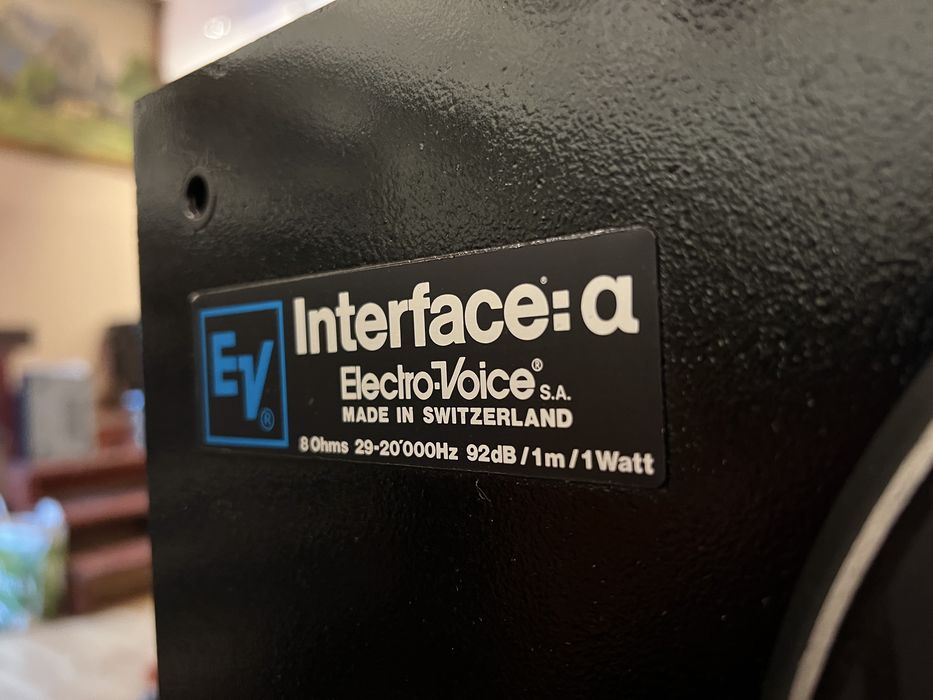 Boxe Electro-Voice Interface A 3 cai fabricate în Switzerland