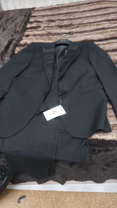 Срочно  янги ва озрок кийилган мужской костюм брюк турецкой сотилади