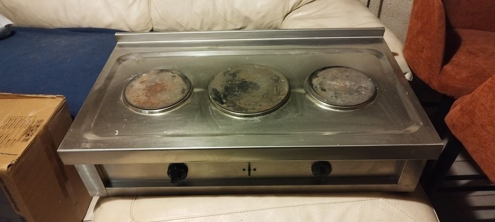 Професионален котлон за готвене,троен. Сменени ключове.Шест степени на