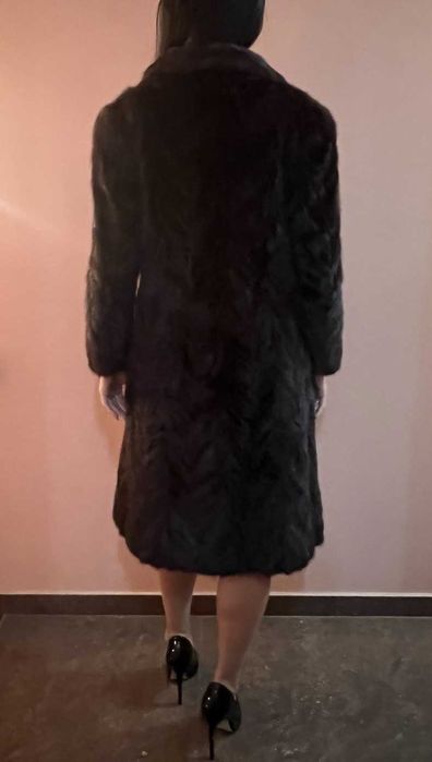 Кафяв Визон, запазен и стилен. Дълго палто с цели кожи