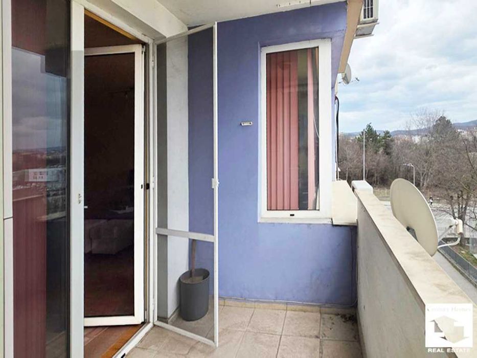 104993 Просторен тристаен апартамент до ОУ Емилиян Станев, В. Търново