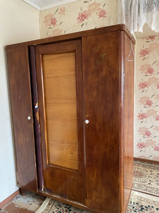 Отдам мебель старую