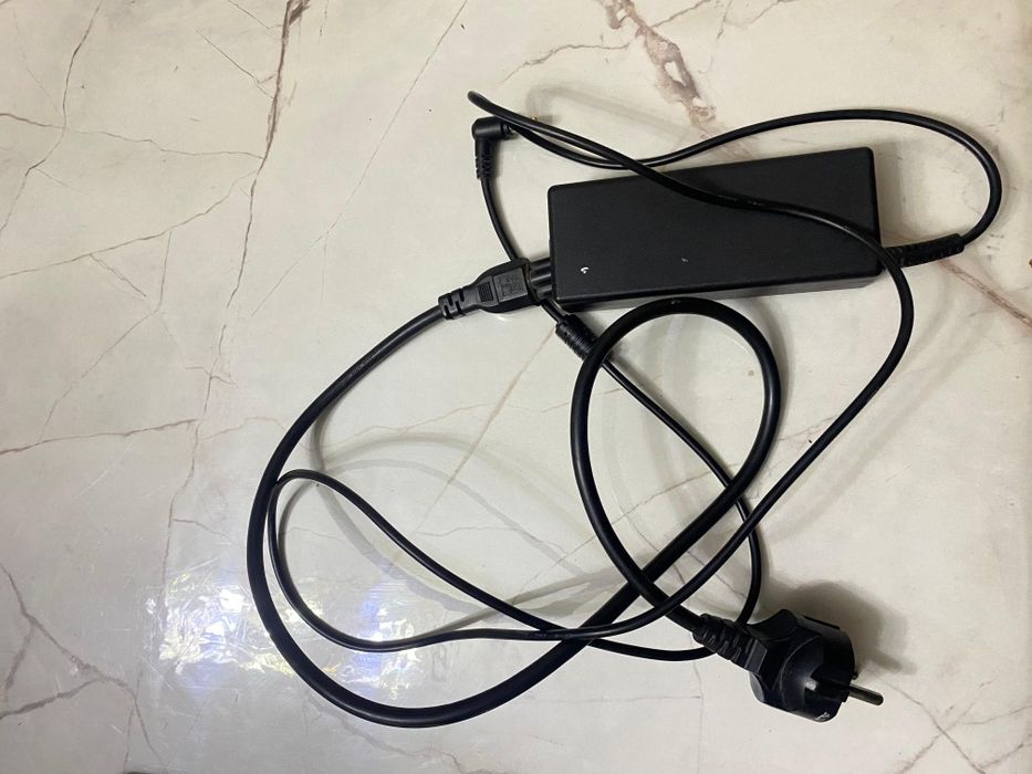 Ноутбук сатылады